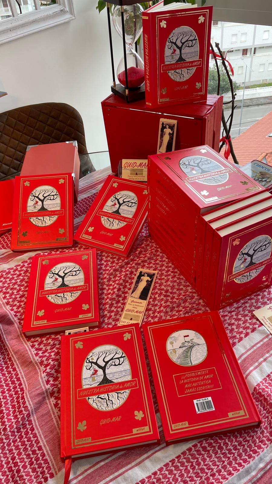 Libro expuesto sobre una mesa